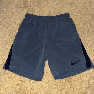Nike Men's Blue Athletic Shorts 7 inch inseam